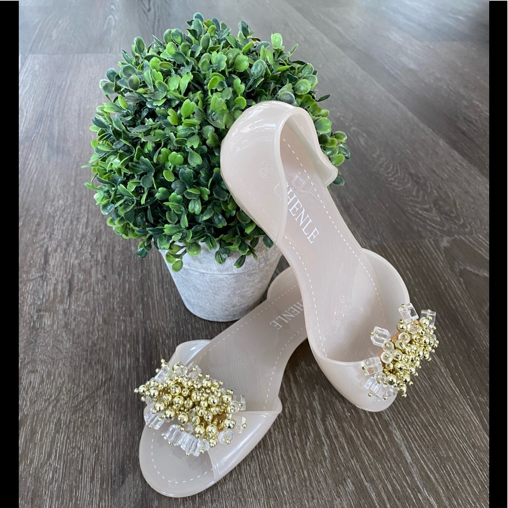 Jewel detail sandals!